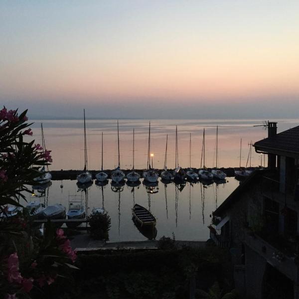 A Room with a View - Maisonnette dans bourg médiéval au bord du Lac Léman