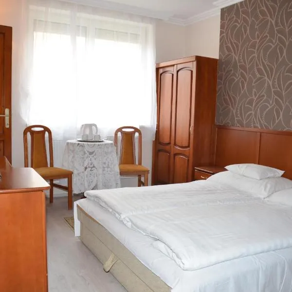 Szieszta Panzió、シャールヴァールのホテル