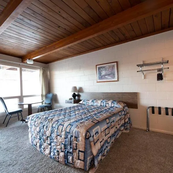 Cedar Inn, hotel a McCook