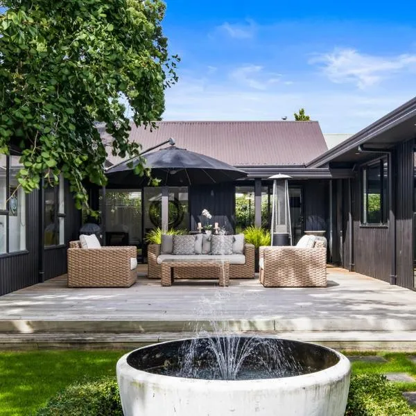 Black Luxury Lodge, hotel in Blenheim