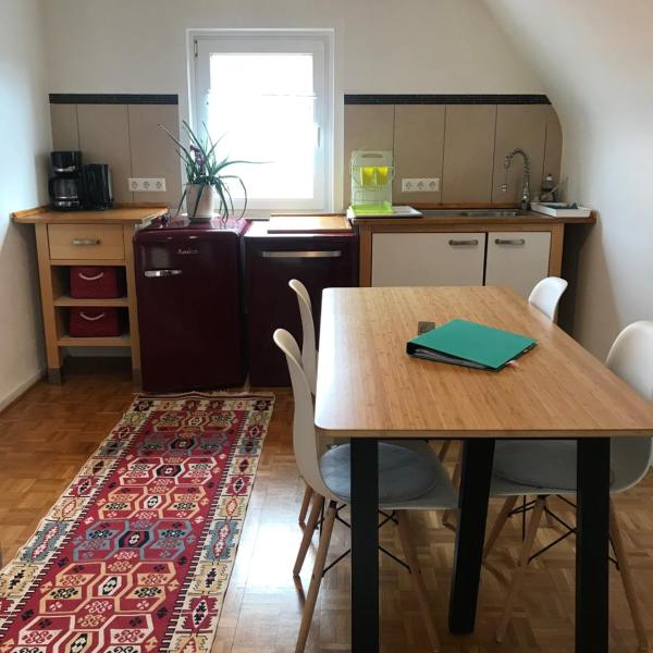 Ferieninrosengarten 1 Zi Appartement 190 cm Deckenhöhe ODER große 4 Zi DG WHG