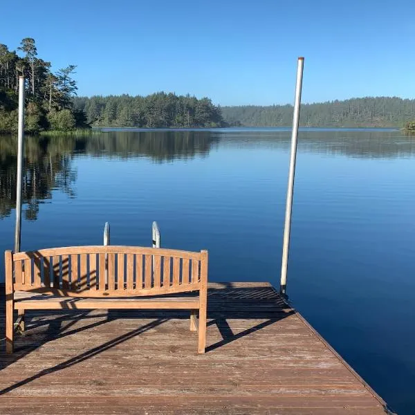 Apartment at Floras Lake Getaway, hotel v destinaci Langlois