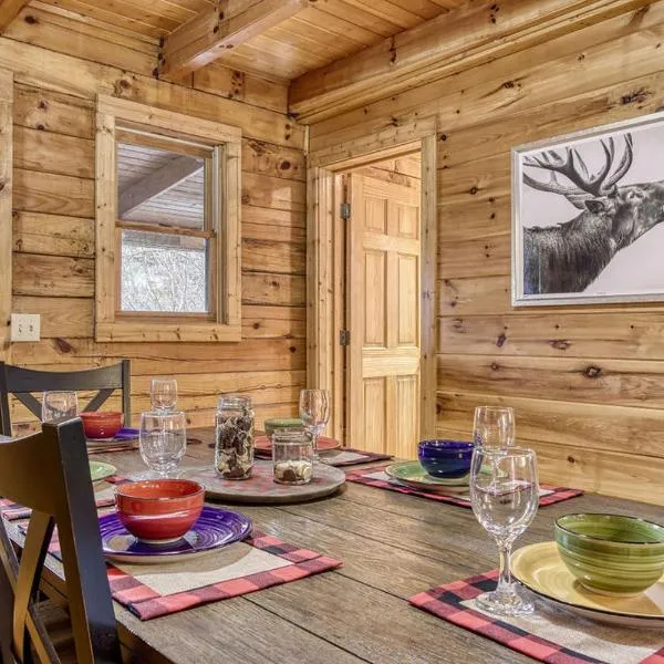 Bucky's Bungalow, Free Attraction Tickets, Hot Tub, WIFI!!!, hotel v destinaci Gatlinburg