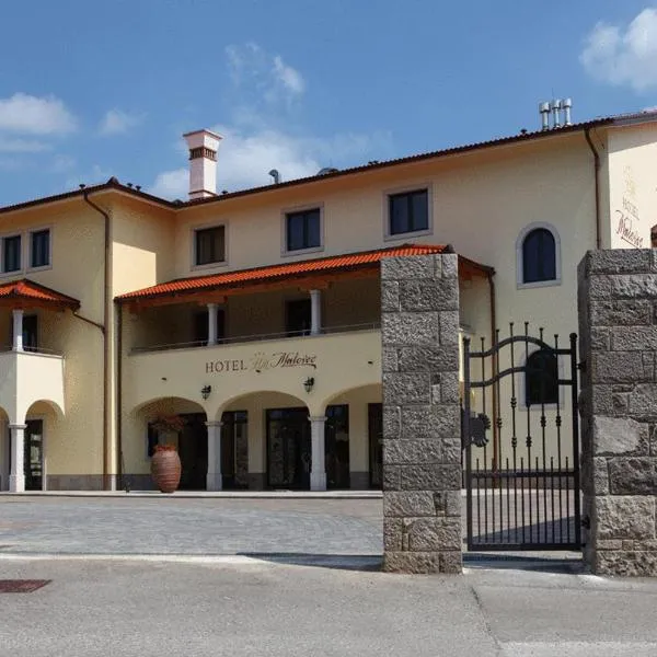 Hotel Malovec, khách sạn ở Divača