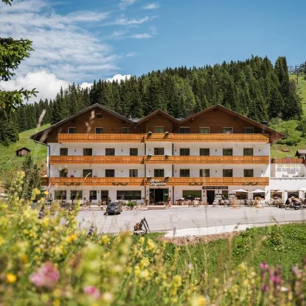 Laguscei Dolomites Mountain Hotel, hotel em Arabba