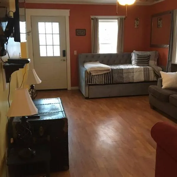 A Piece of Paradise in the Northeast Kingdom, Hotel in North Troy