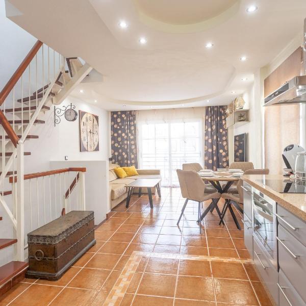 Aqua Vista 2 bed Penthouse with great views