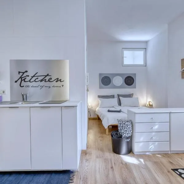 HOMESTWENTY3 - Home five, hotel em Caldaro