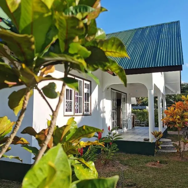 CHEZ MARVA Grande Villa COCO 3 à 12 personnes, hotel in La Digue