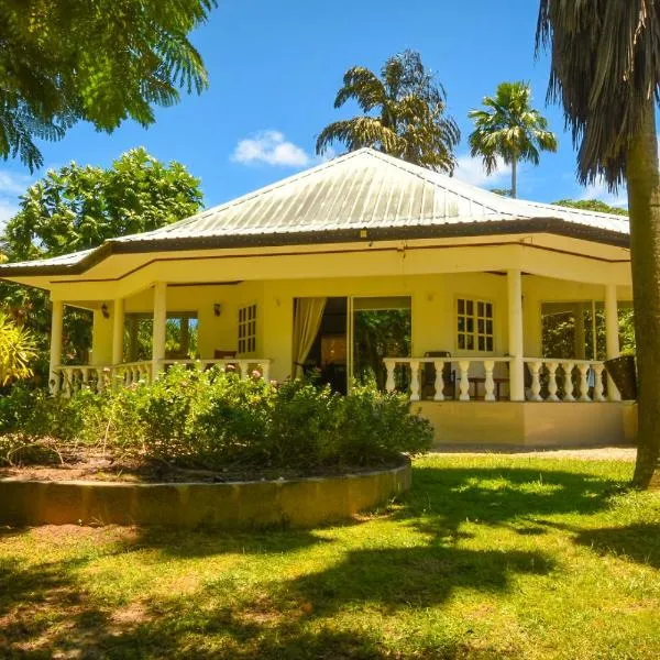 Skyblue Guesthouse - Self Catering, hotel in Baie Sainte Anne