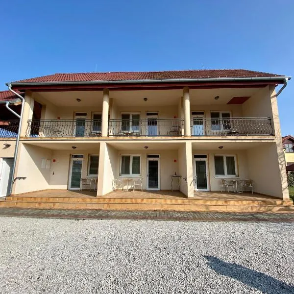 Apartmánový dom Flóra, hotel in Veľký Meder