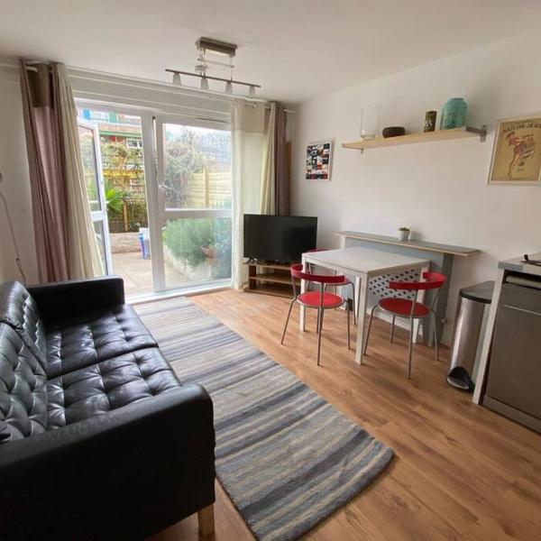 Two Bedroom Garden Flat in Zone 2 London