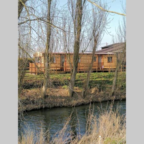Poplar Lodge Log Caravan