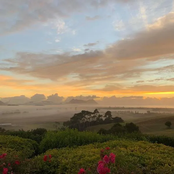 Views to unwind - self contained unit w/king bed, hotel v destinaci Ruakaka