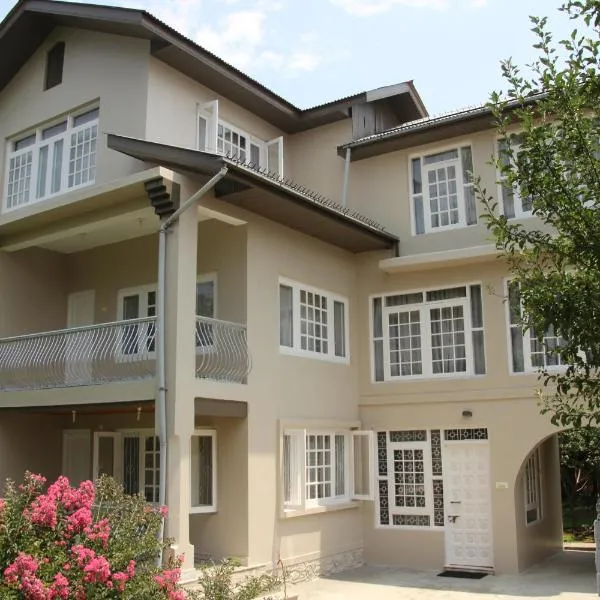 Snow Leopard Lodge、シュリーナガルのホテル