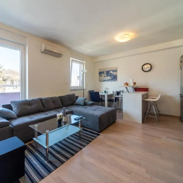 SUPER PetrovA Apartment, hotel in Zagreb