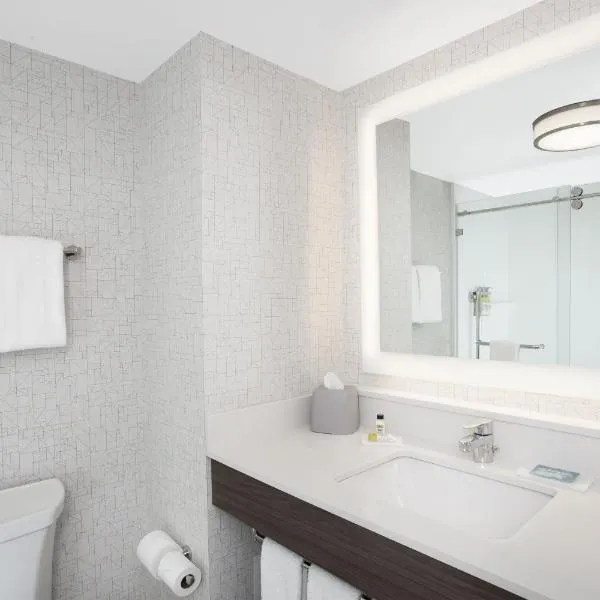 Holiday Inn Express Hotel & Suites Ottawa Airport by IHG, hôtel à Ottawa