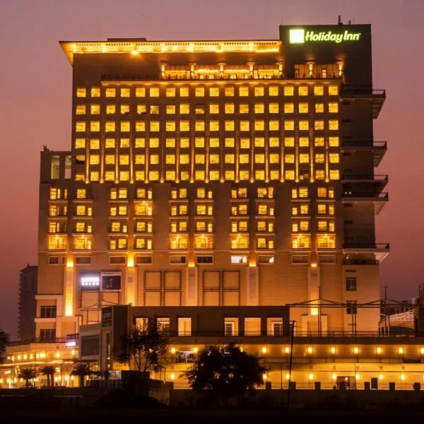 Holiday Inn Gurugram Sector 90 by IHG，位于古尔冈的酒店