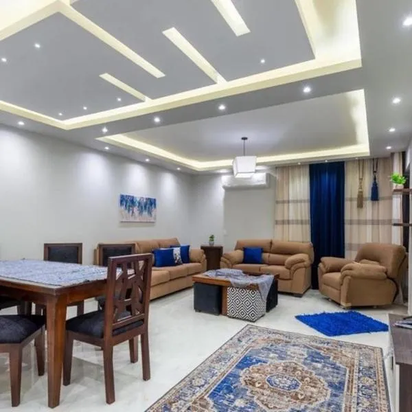 New Apartment AlMohandessin near Shehab street，位于开罗的酒店