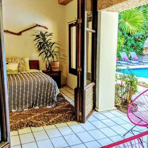 Steps to Ocean Huge Beach Villa Private Pool in Exclusive Fase 1 Playacar, hotel in Playa del Carmen