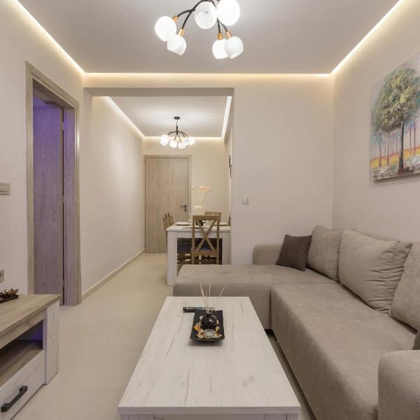 Evia's Apartment - New Apartment In Town!