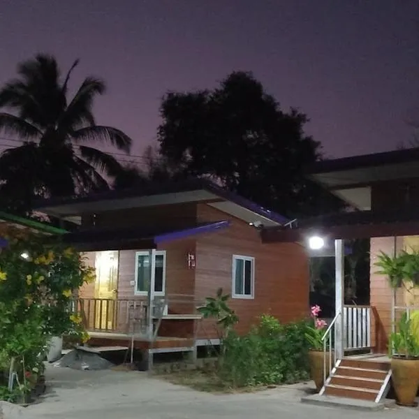 Stay Ban Posai with Pool、Prakhon Chaiのホテル