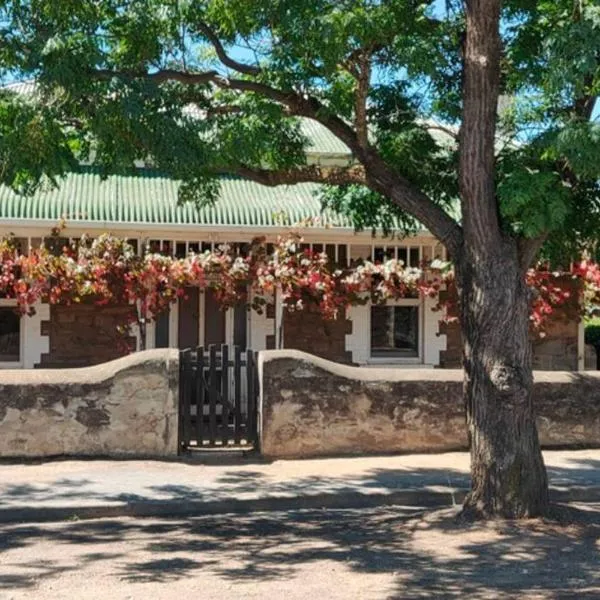 The Sunday School Cottage on the Heysen Trail, hotel i Burra