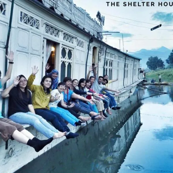 The Shelter Group of Houseboats & Tour organiser, hotel in Srinagar