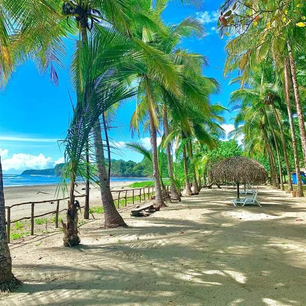 Hotel Oasis & Surf Camp，位于圣卡塔利娜岛的酒店