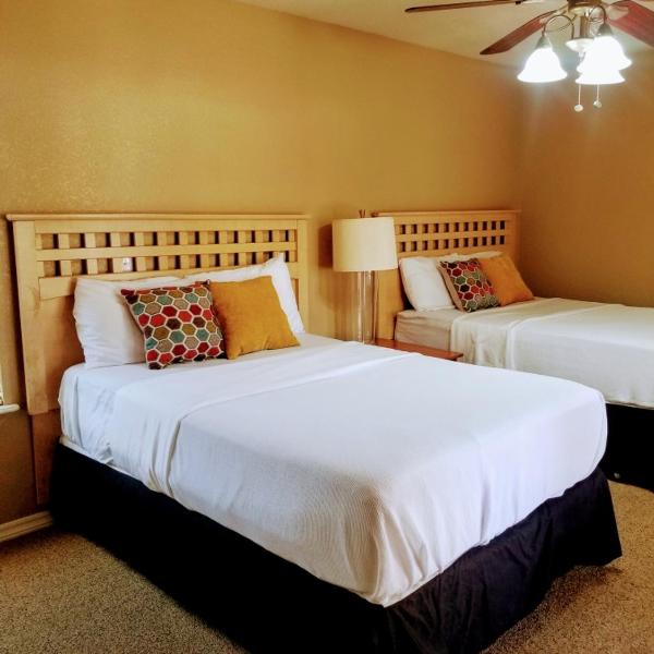 CLOSE TO STRIP, Very Private, GATED, Huge Floorplan, WIFI, Washer&Dryer, Las Vegas