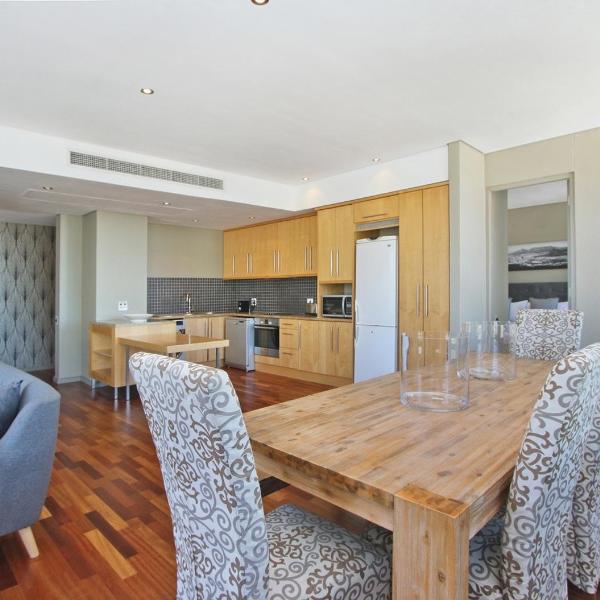 Spacious 3 Bedroom Family Apartment In Cape Town