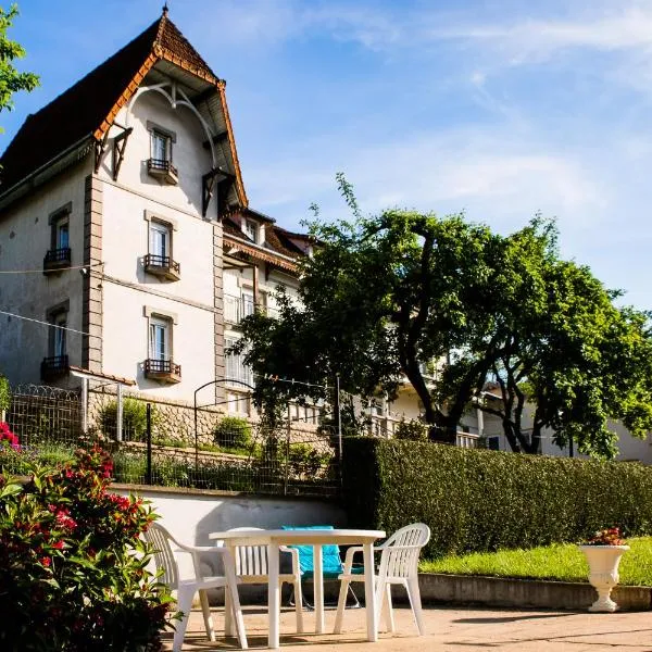 Pension Gérard: Bourbonne-les-Bains şehrinde bir otel