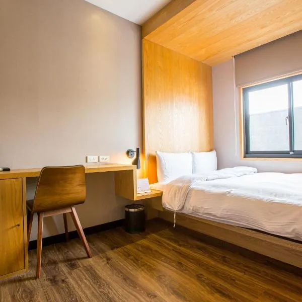 Easylazy Inn, hotel in Taichung