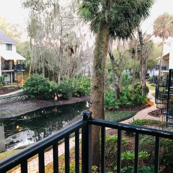 Springwood Villas with pool excess half a mile from beach, khách sạn ở Hilton Head Island