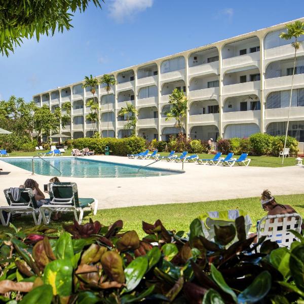 Ground floor apartment located in Hometown, 5 min walk to the Beach, Saint James
