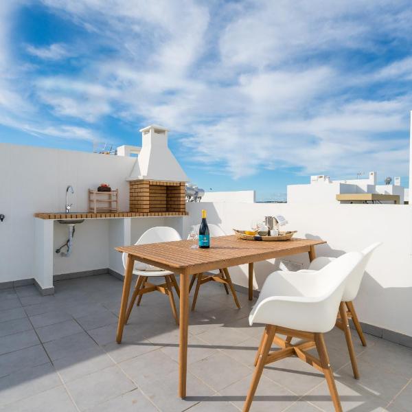 T2 in Alvor with Rooftop Terrace & Pool