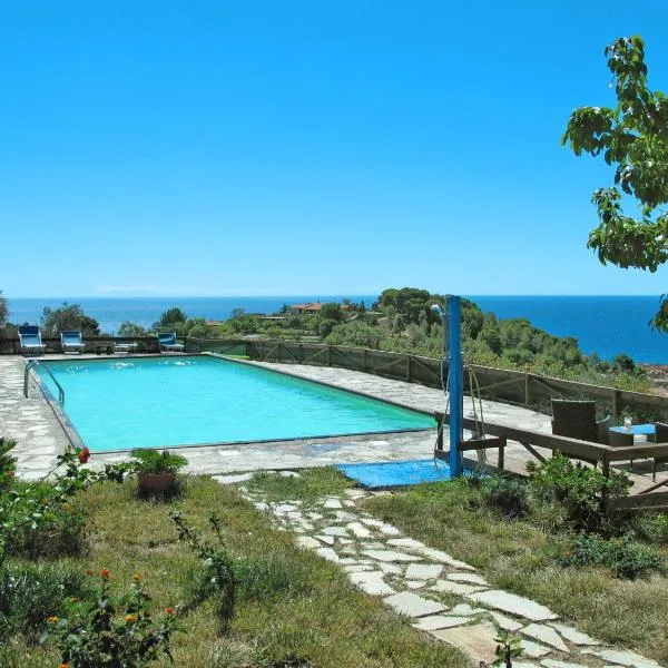 Holiday Home Le Terrazze del Geco Bungalow B - SLR301 by Interhome, hotell sihtkohas San Lorenzo al Mare