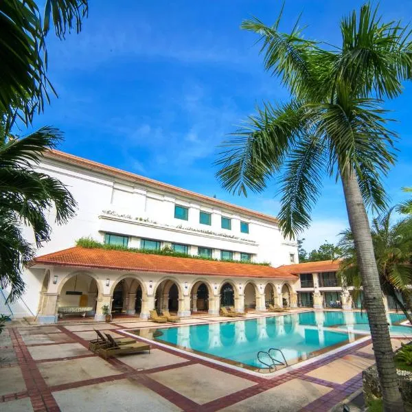 Waterfront Airport Hotel and Casino, hotel sa Mactan