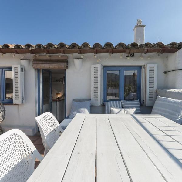 Lets Holidays Charming fisherman house with terrace