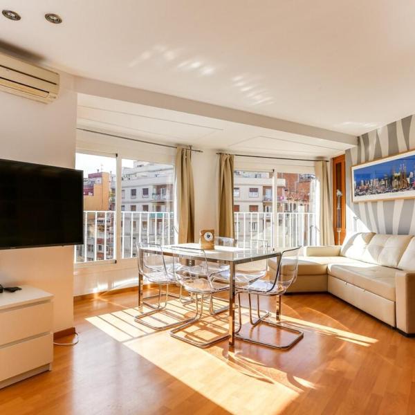 Luminous 2 Bedroom next to Sagrada Familia