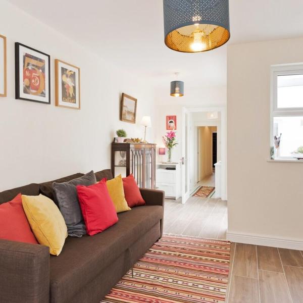 Charming Riverside Apartment - Minutes from City, Dublino