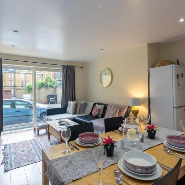 Stylish and Homely 4 Bedroom Home in East London