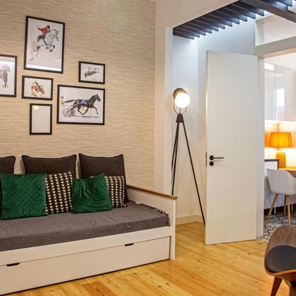 Colourful and Tasteful 2bedroom Apartment in Graça, Lizbona
