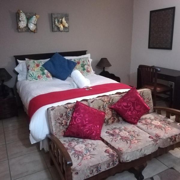 Harties Double Bed studio - Kitchenette Hartbeespoort dam