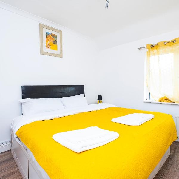 4 Bedrooms Self Catering Dagenham House, Free Wifi & Netfix