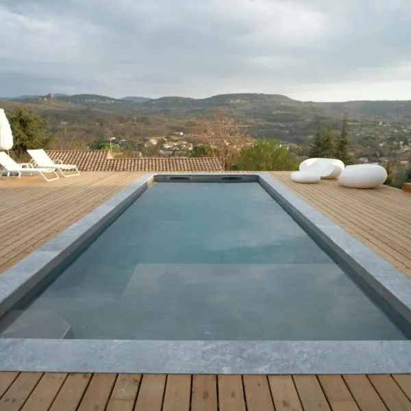 La Possibilité d'une Ile、アプトのホテル