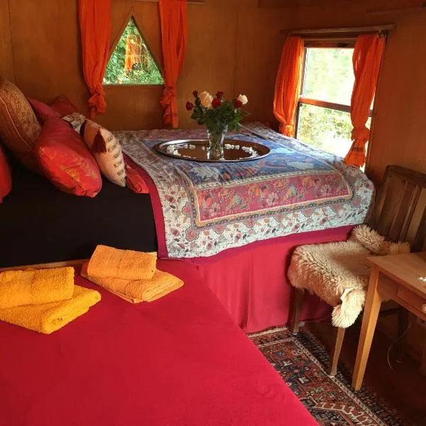 Kuscheliger Zirkuswagen im Wildgarten, hotel v destinaci Witzenhausen