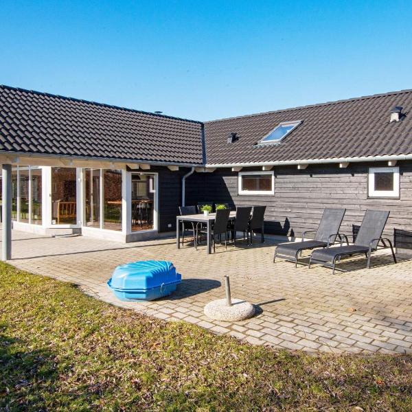 Five-Bedroom Holiday home in Ebeltoft 2