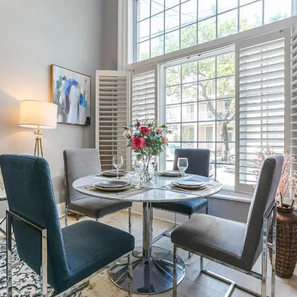 Hosteeva Modern Condo Near Magazine St & Close to FQ, hotel in New Orleans