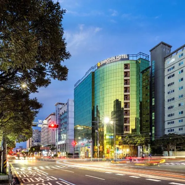 Shin Shin Hotel Jeju Airport: Jeju şehrinde bir otel